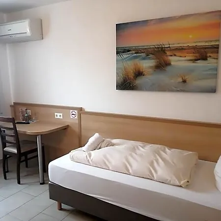 Hotel-restaurant Zum Baeumle ホテル Süßen